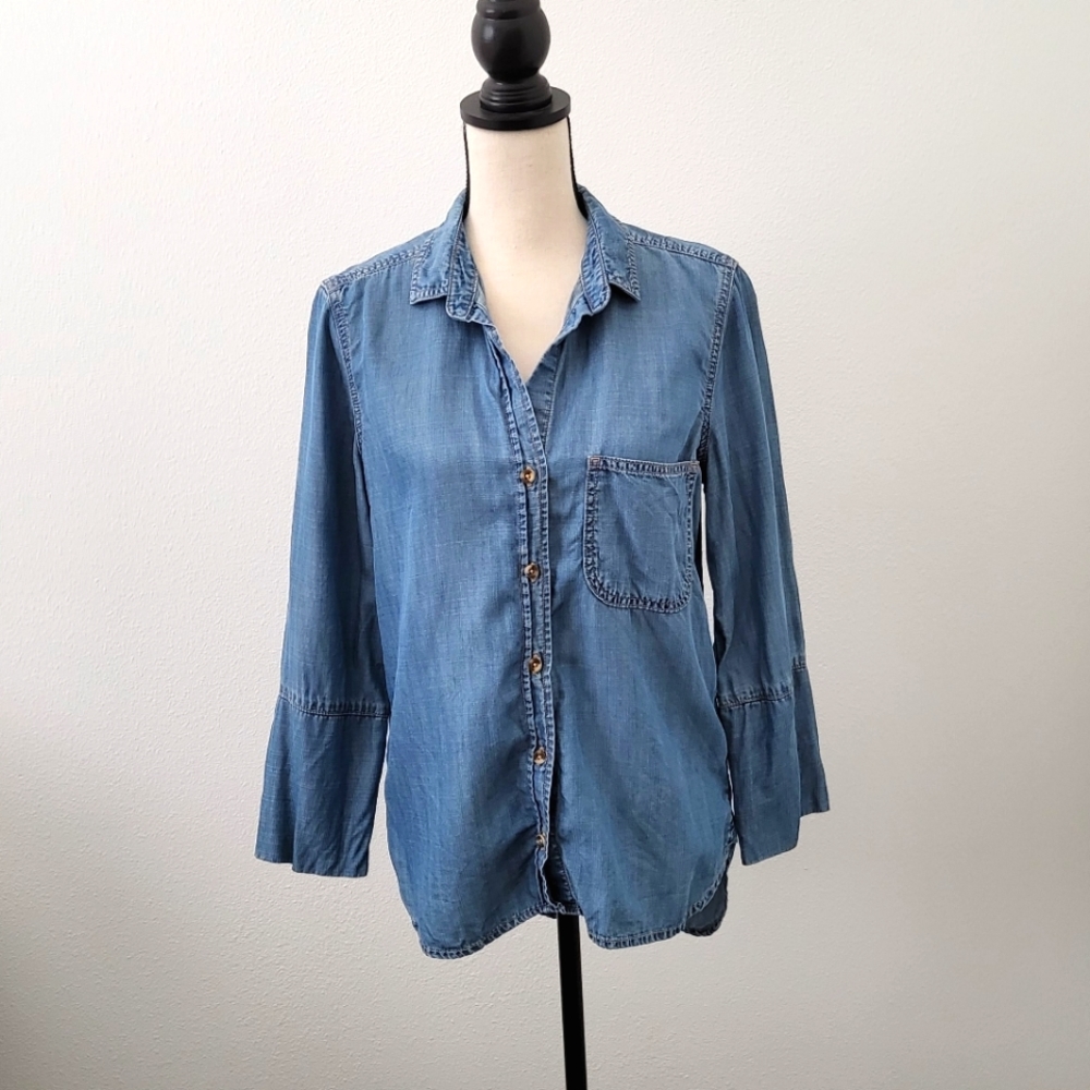 cloth & stone chambray button down w trumpet sleeves sz m